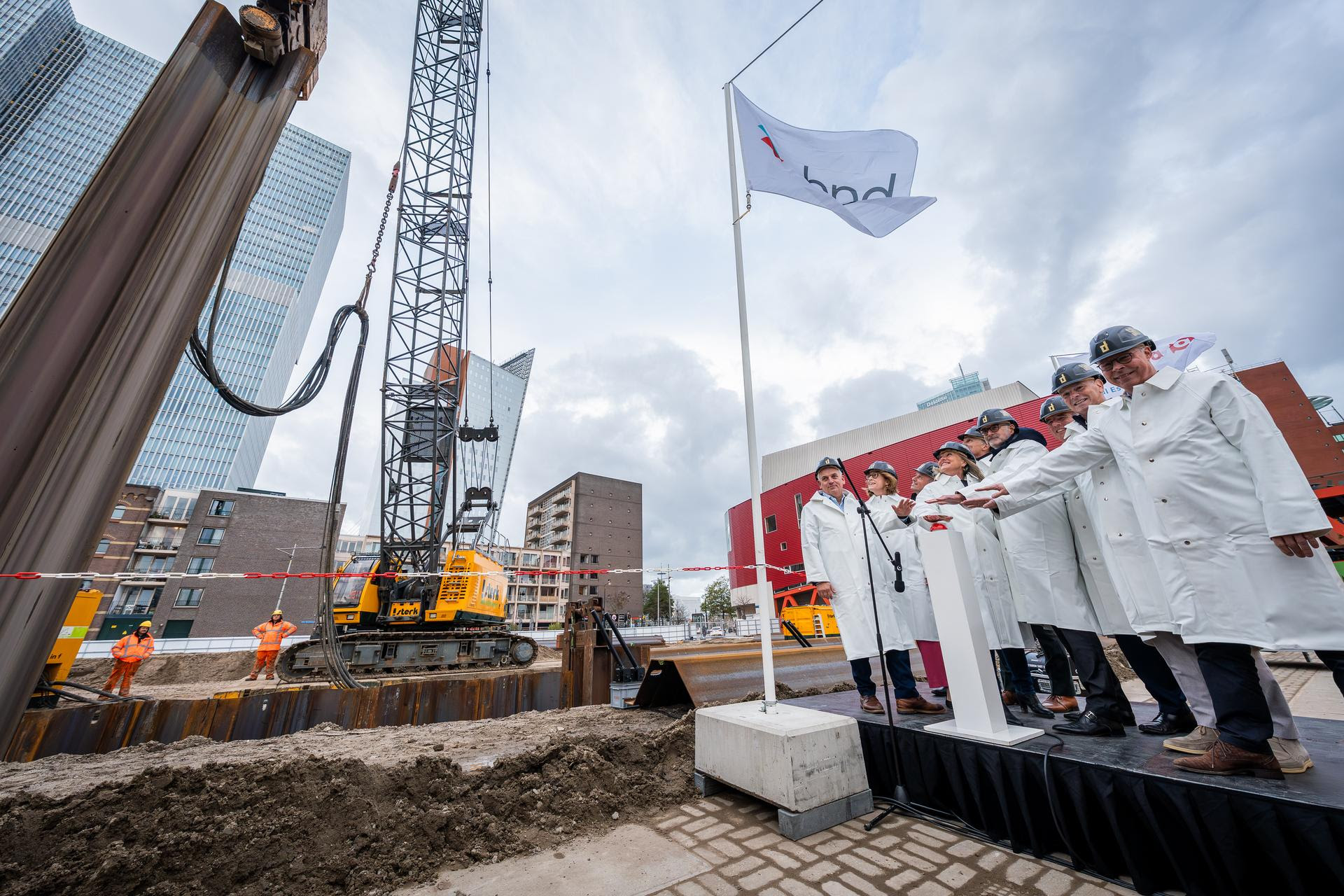 Construction has begun on De Sax, Rotterdam’s new landmark on the Wilhelminapier. Designed by MVRDV, the project will add 916 homes by 2030.